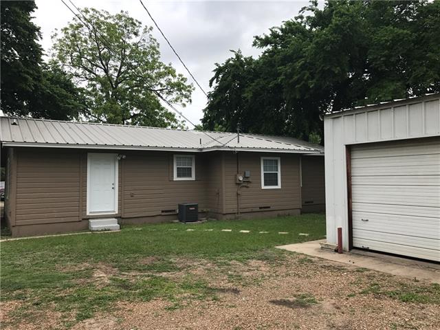 925 W 11th Street, Bonham, TX 75418