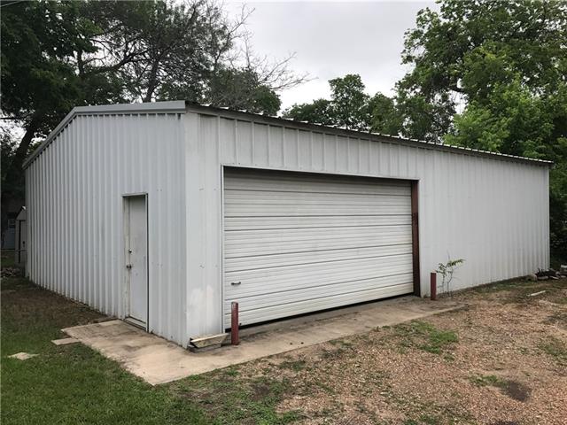 925 W 11th Street, Bonham, TX 75418