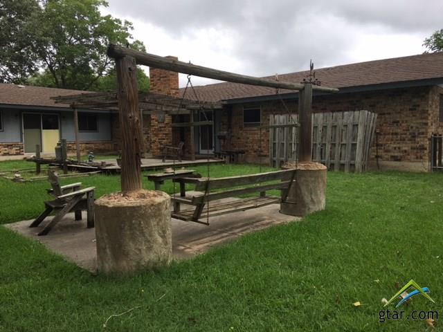 202 Mockingbird, Mt Vernon, TX 75457