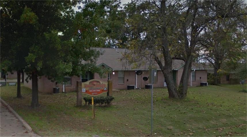 100 Village Circle, Yantis, TX 75497