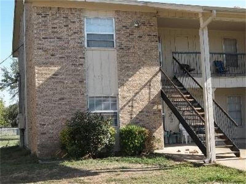 1017 W Grizzley, TX 75559