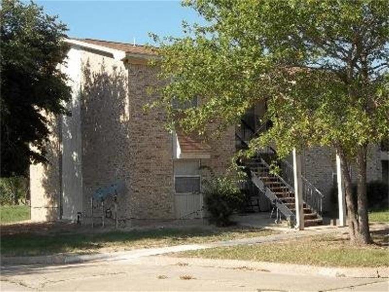 1017 W Grizzley, TX 75559