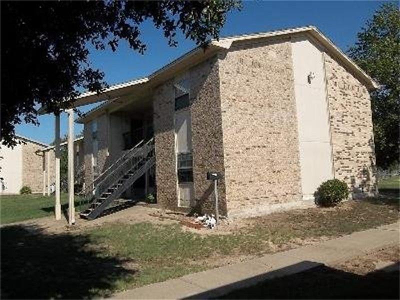 1017 W Grizzley, TX 75559