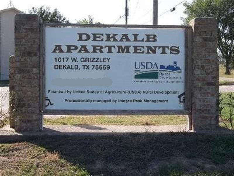 1017 W Grizzley, TX 75559
