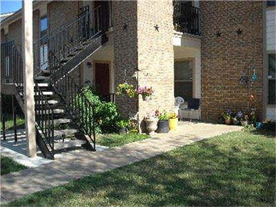 1304 W Avenue, Hooks, TX 75561