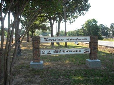 1304 W Avenue, Hooks, TX 75561