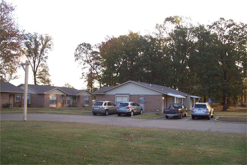 303 E Avenue, Hooks, TX 75561