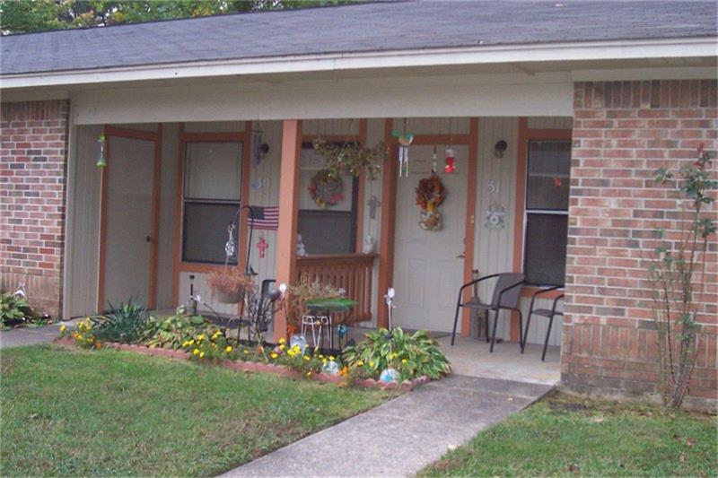 303 E Avenue, Hooks, TX 75561