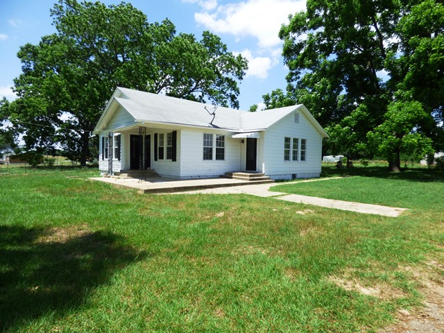 5204 W Hwy 49, Omaha, TX 75571