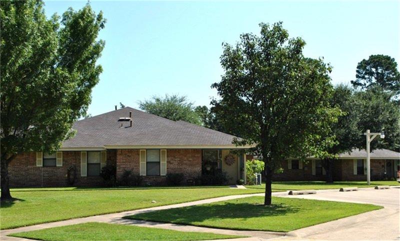 806 E Houston Street, Queen City, TX 75572