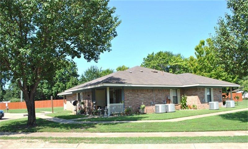 806 E Houston Street, Queen City, TX 75572