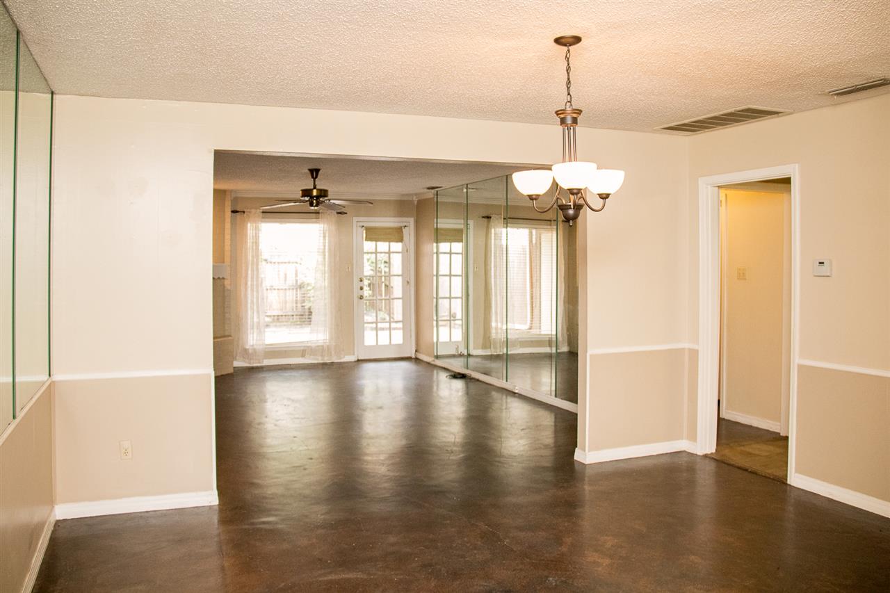 1103 Towne Lake Drive, Longview, TX 75601