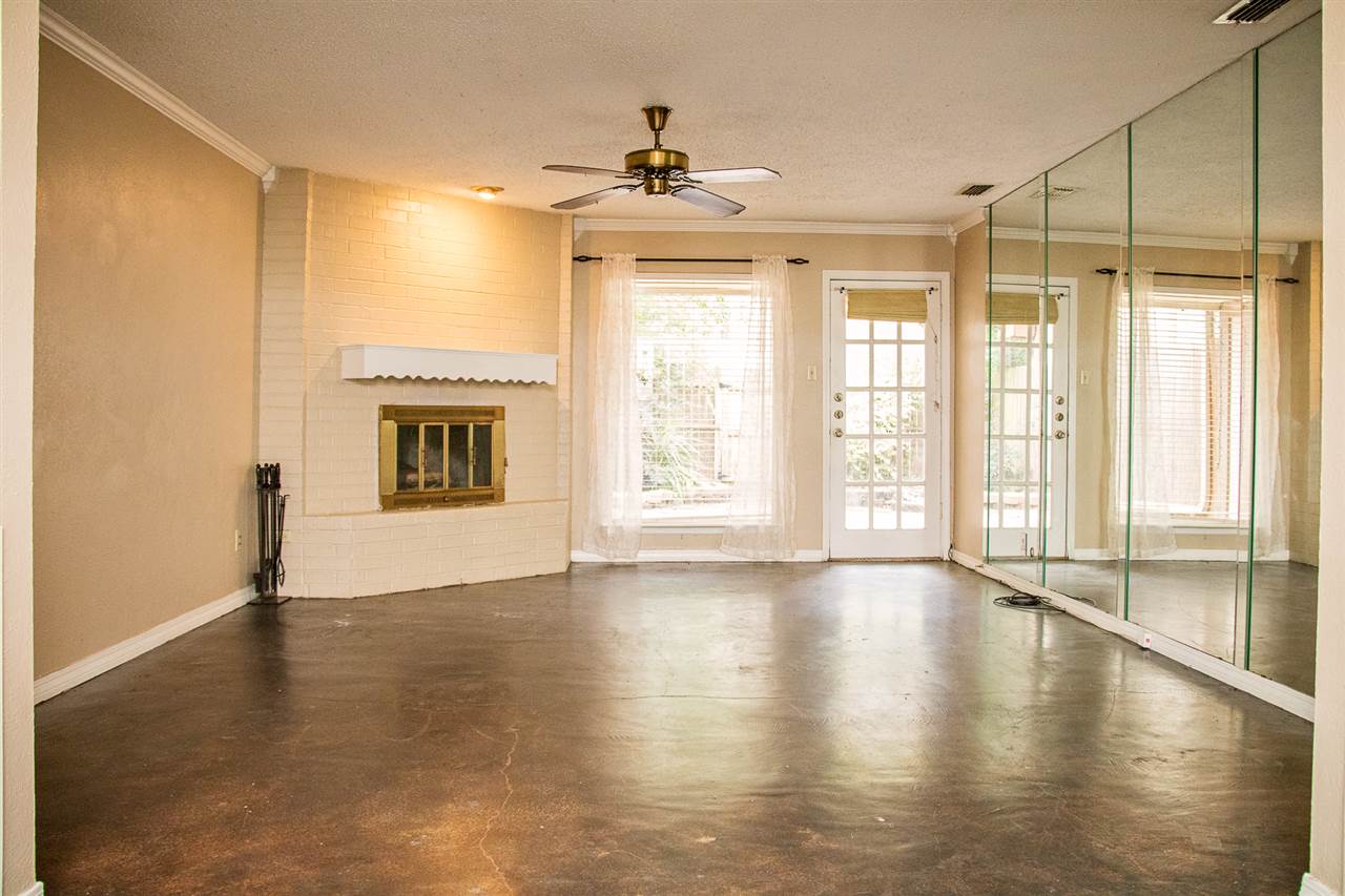 1103 Towne Lake Drive, Longview, TX 75601