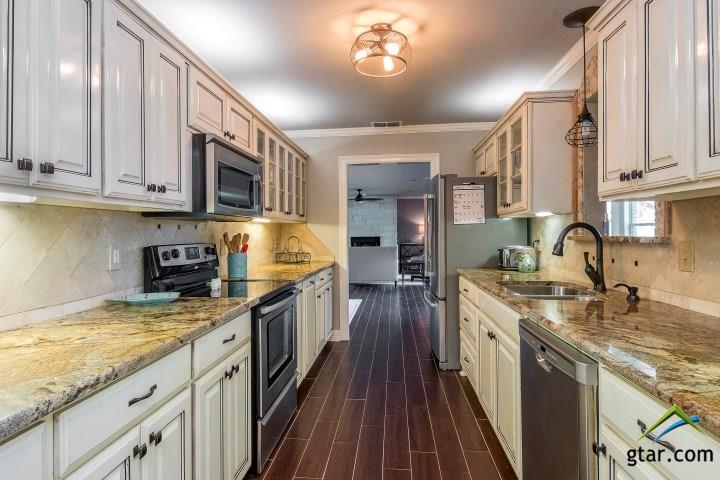 102 Meyers Rd, Longview, TX 75604