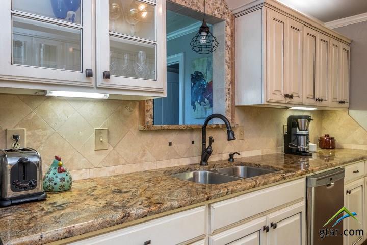 102 Meyers Rd, Longview, TX 75604