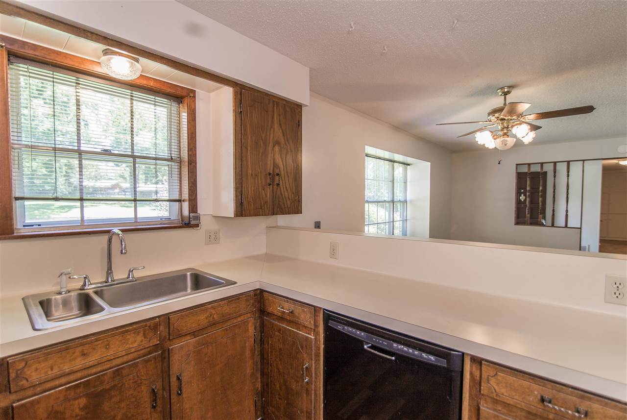 502 Loraine Ct, Longview, TX 75604