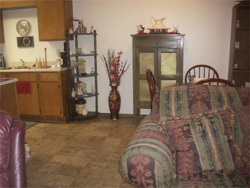 101 Seniors Avenue, Carthage, TX 75633