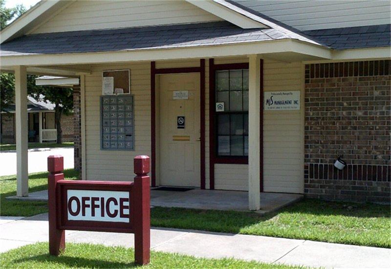 100 Senior Avenue, Carthage, TX 75633
