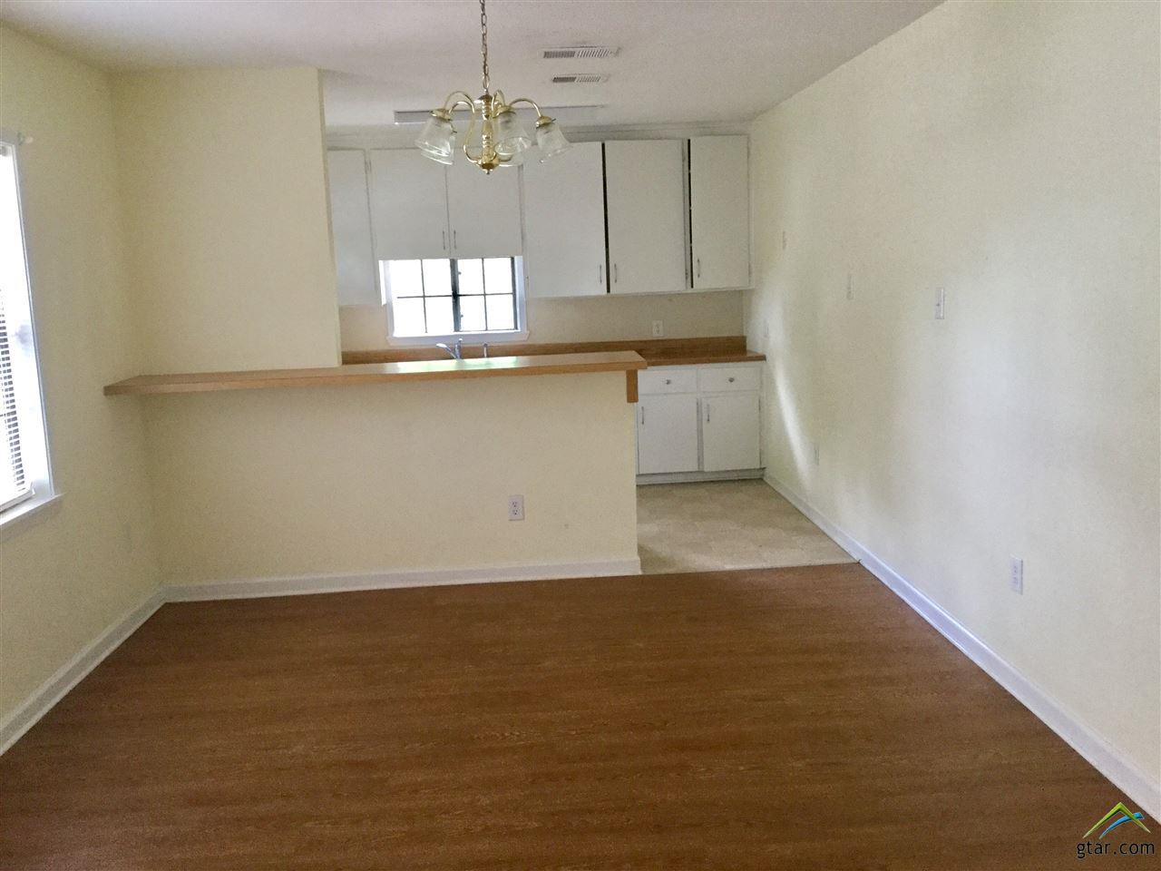 210 S lyons, Tyler, TX 75701