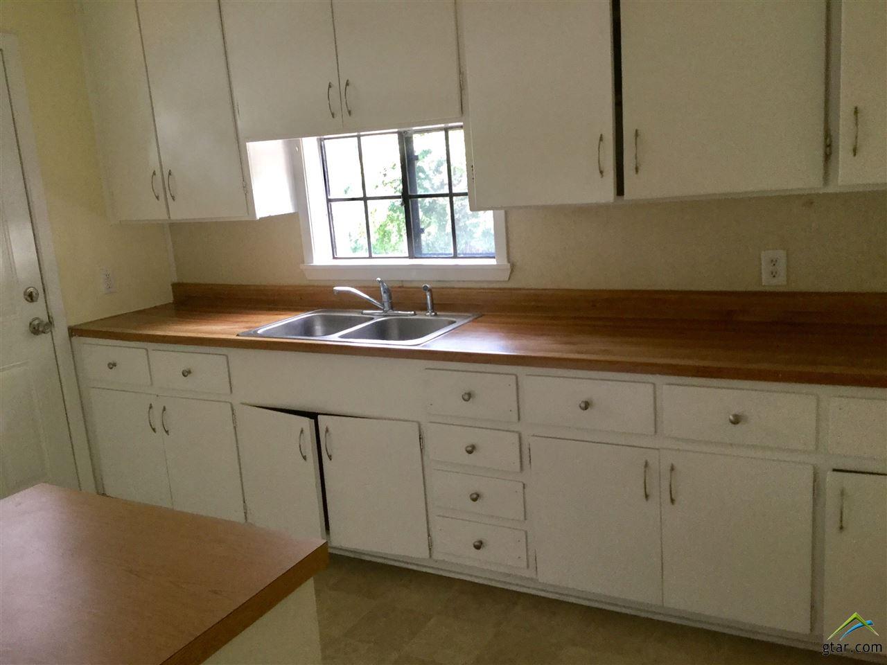 210 S lyons, Tyler, TX 75701
