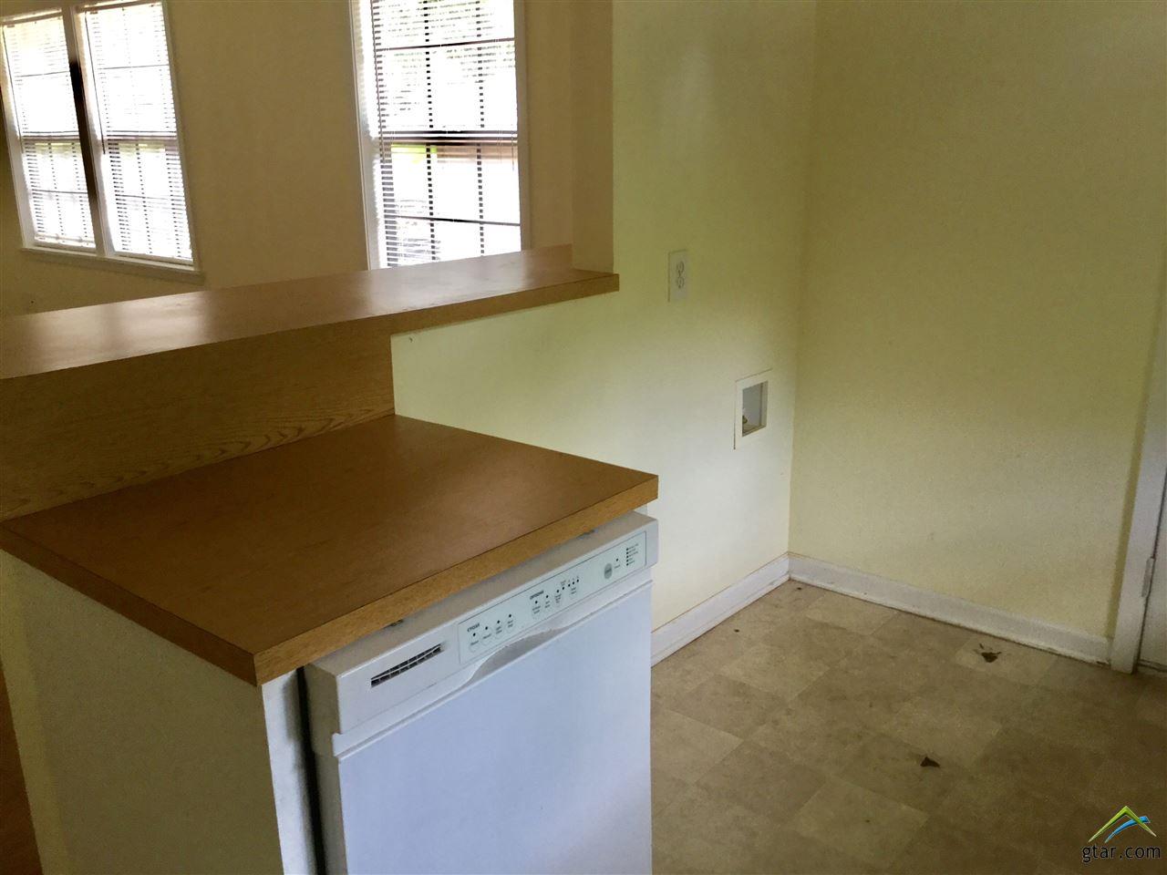 210 S lyons, Tyler, TX 75701