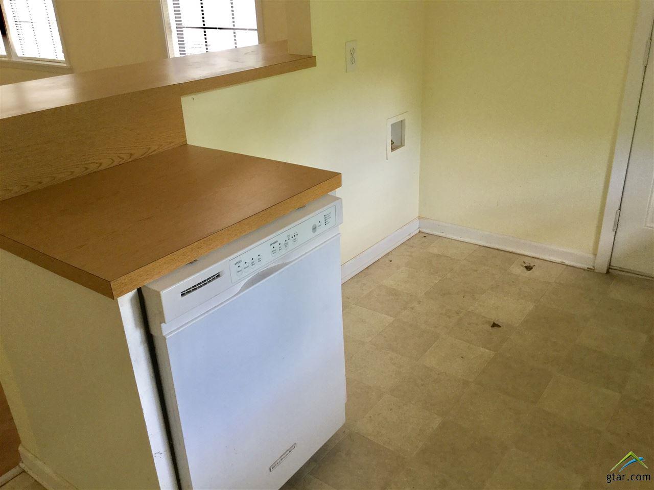 210 S lyons, Tyler, TX 75701
