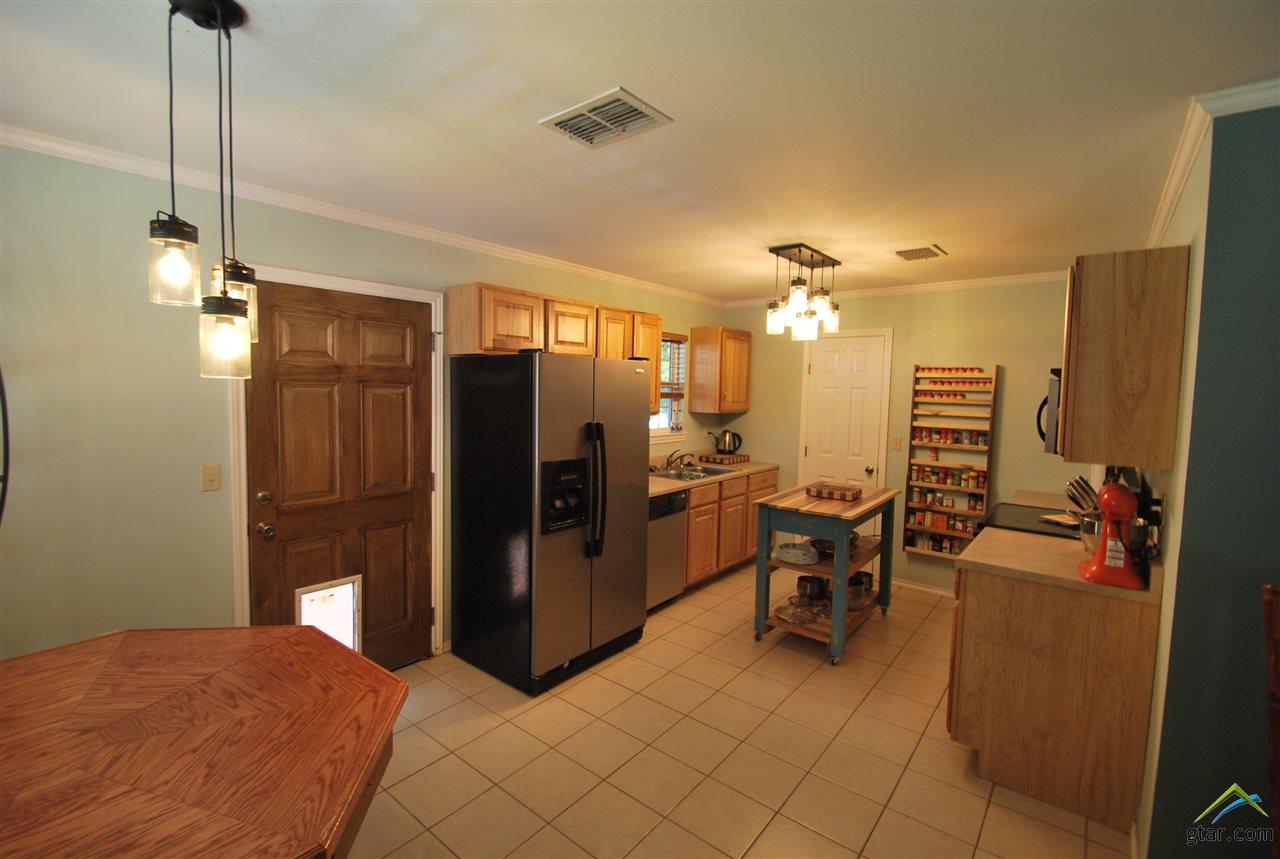 201 Willowbrook, Tyler, TX 75702