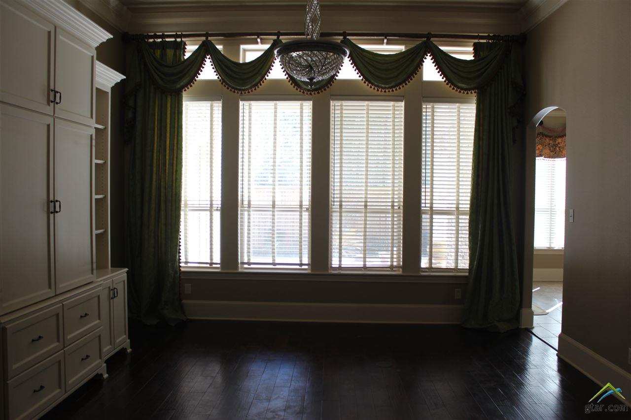 1990 Dueling Oaks, Tyler, TX 75703