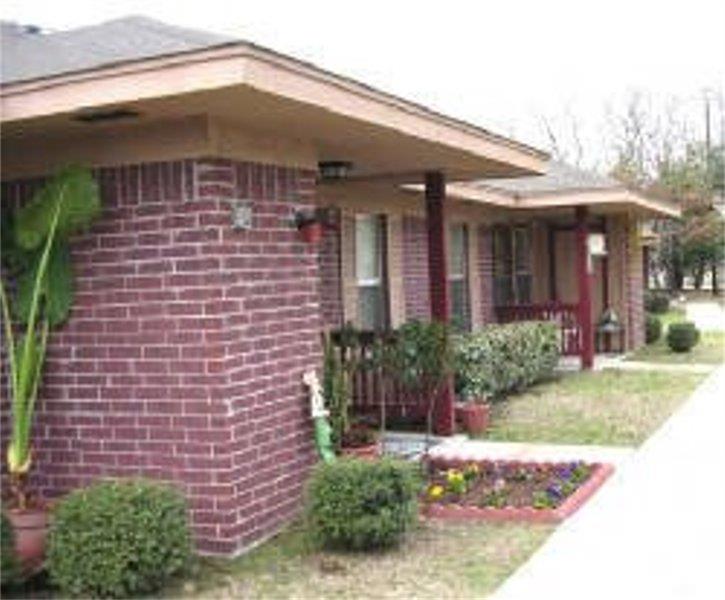 1136 N Newsom Street, Mineola, TX 75773