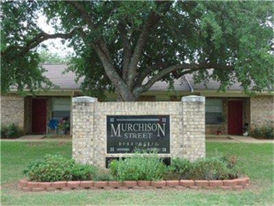 1600 E Murchison, Palestine, TX 75801