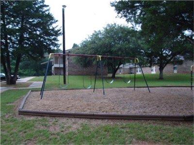 1600 E Murchison, Palestine, TX 75801