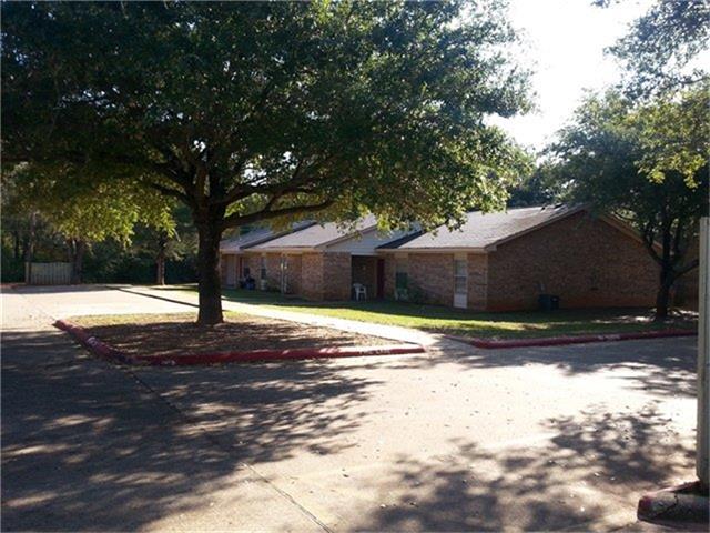1600 E Murchison, Palestine, TX 75801