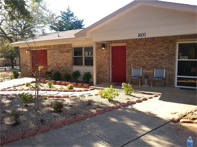 1600 E Murchison, Palestine, TX 75801
