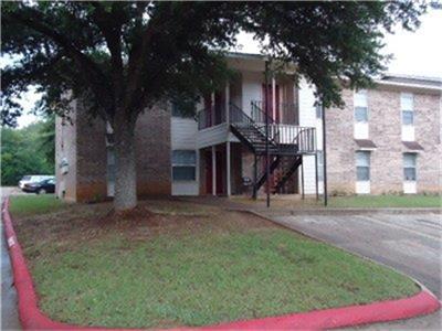 1600 E Murchison, Palestine, TX 75801
