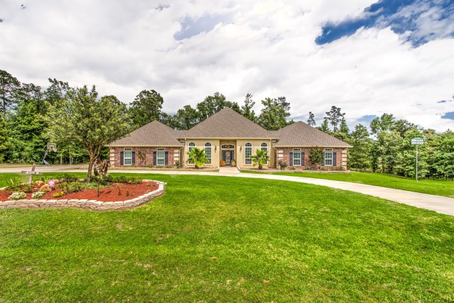 185 Westwood Lake Drive, Lufkin, TX 75904