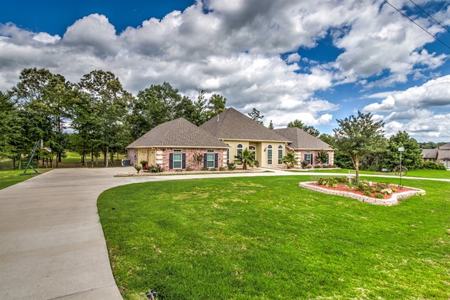 185 Westwood Lake Drive, Lufkin, TX 75904