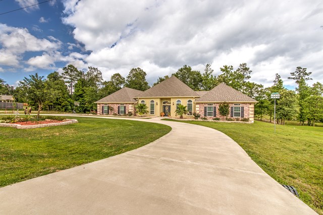 185 Westwood Lake Drive, Lufkin, TX 75904