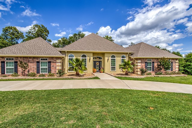 185 Westwood Lake Drive, Lufkin, TX 75904