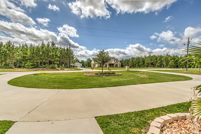 185 Westwood Lake Drive, Lufkin, TX 75904