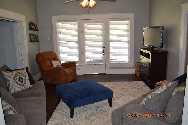 202 Payne Street, Hemphill, TX 75948