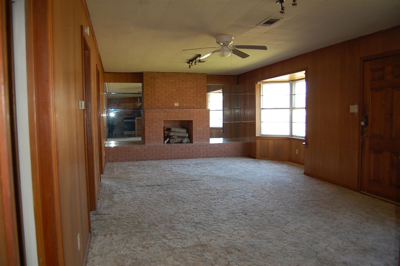 409/411 Gibson, Jasper, TX 75951