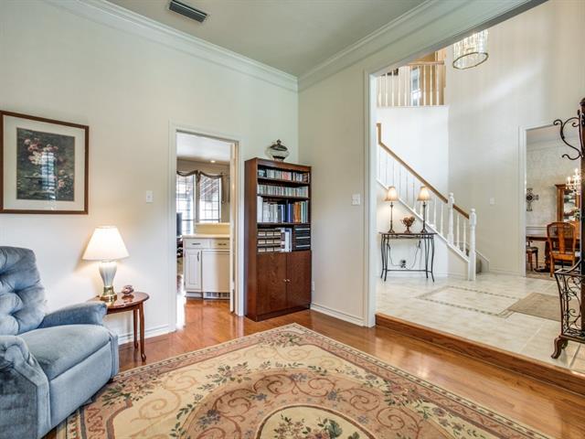 2502 Laurel Valley Lane, Arlington, TX 76006