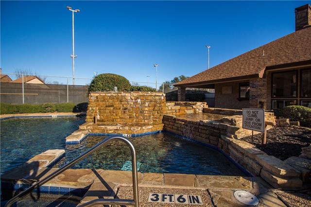 2100 Friendly Drive, Arlington, TX 76011