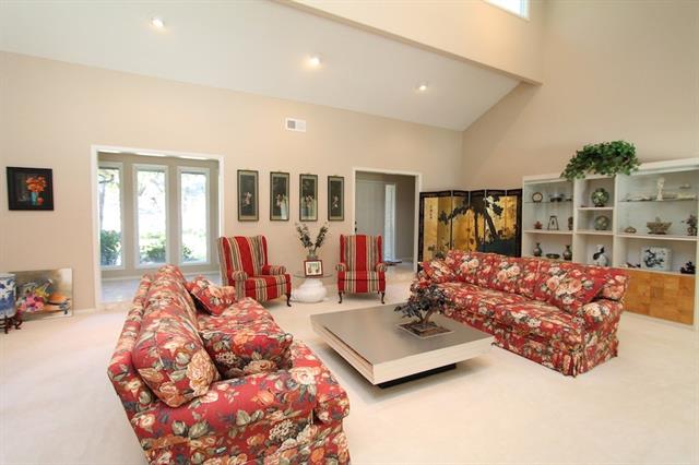1009 Crowley Road, Arlington, TX 76012
