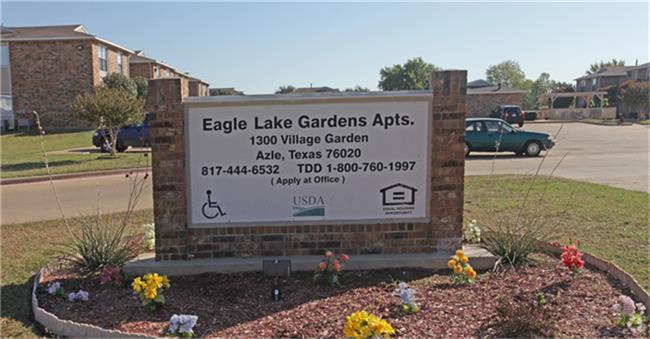 1300 Village Garden, Azle, TX 76020