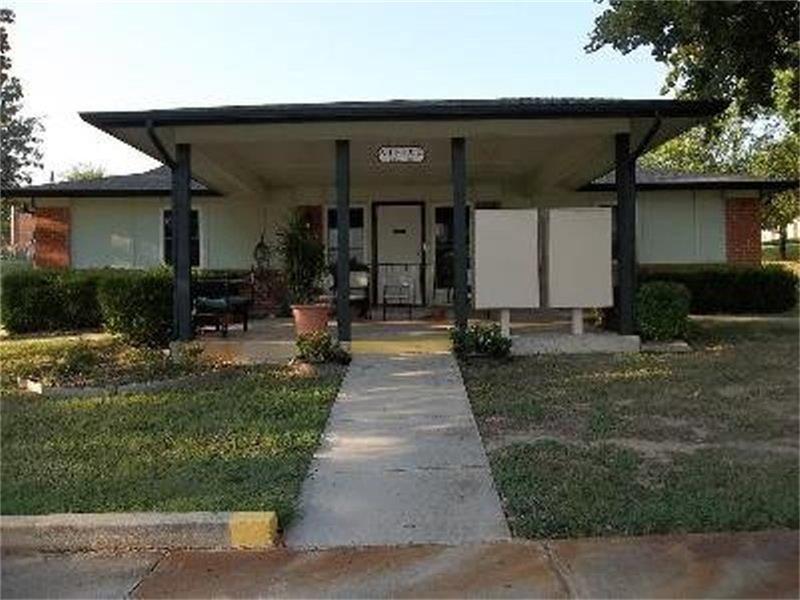 201 Las Bresas Street, Azle, TX 76020