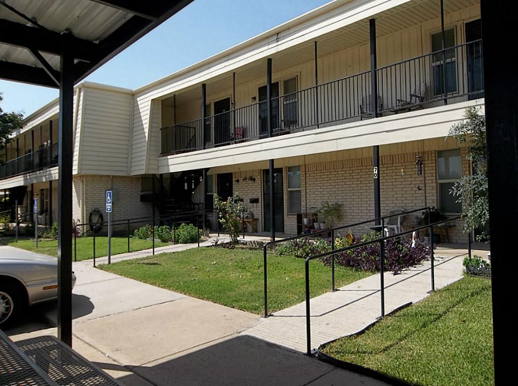 321 Thomas, Burleson, TX 76028