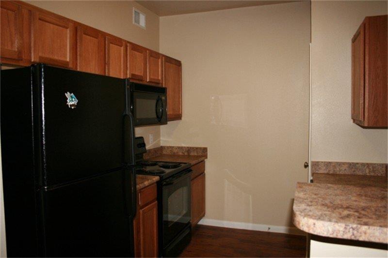 1302 E Kilpatrick Street, Cleburne, TX 76031