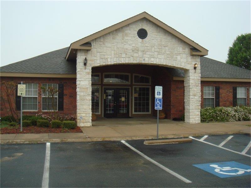 2209 North Main Street, Cleburne, TX 76033