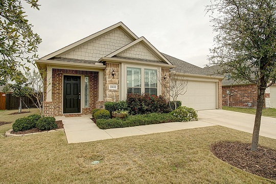604 N Avalon Ct
